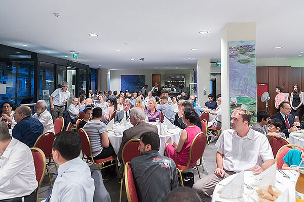 Gäste aus Politik, Diplomatie, Medizin und viele Freunde der Avicenna Klinik kamen zum  „lecture und Iftar 2016“