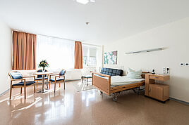 غرفة للمرضى في مستشفي ابن سينا