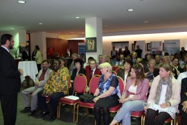 Publikum bei einer Veranstaltung von Dr. Sabarini